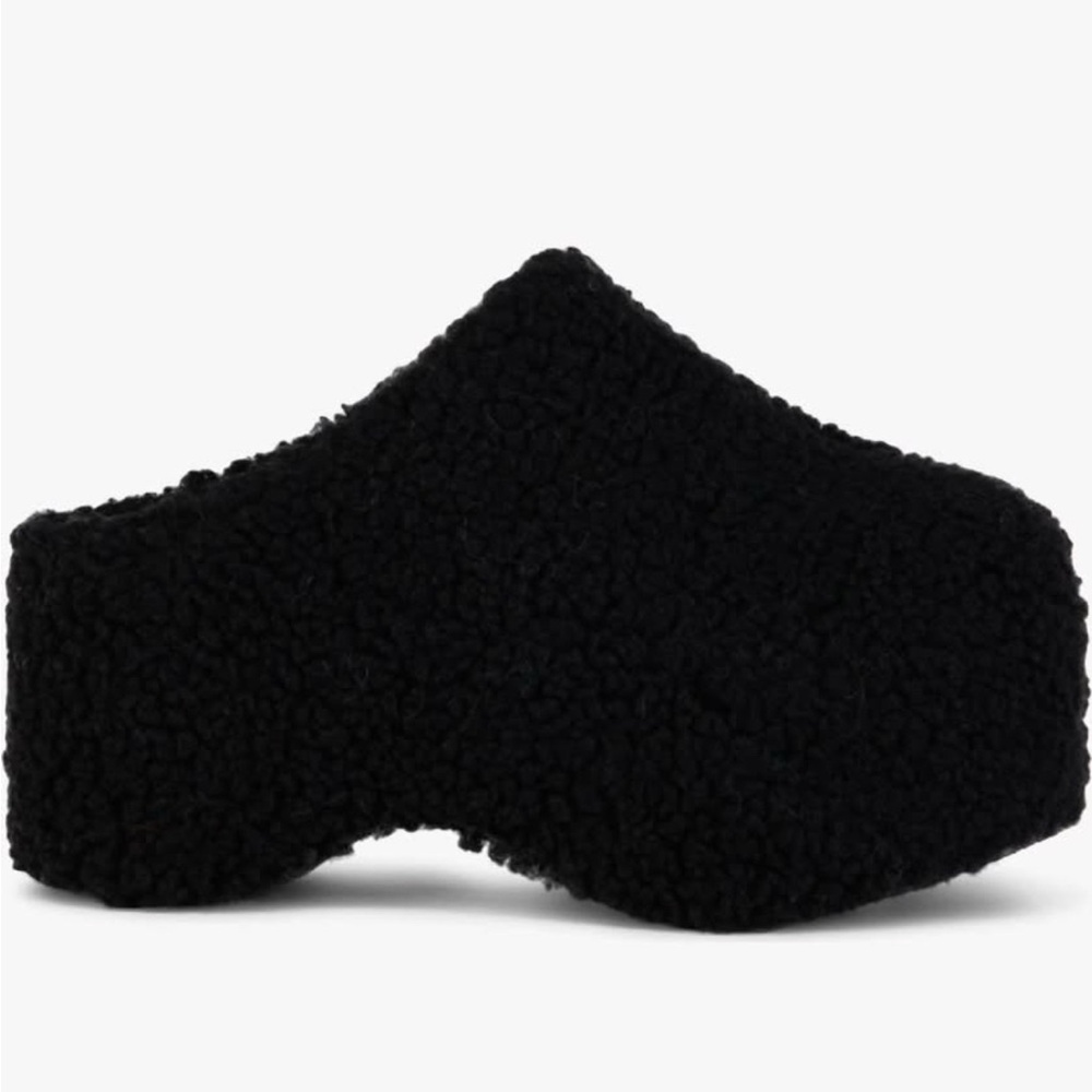 Azalea Wang Black Sherpa Platform Clogs NWOT Faux Fur Chunky Mule